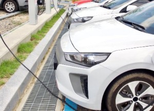 electric-cars-charging3.jpg